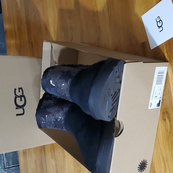 ❌️SOLD❌️ UGG  booties - Picture 7 of 7